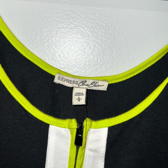 Express crop like shirt. - Picture 2 of 4